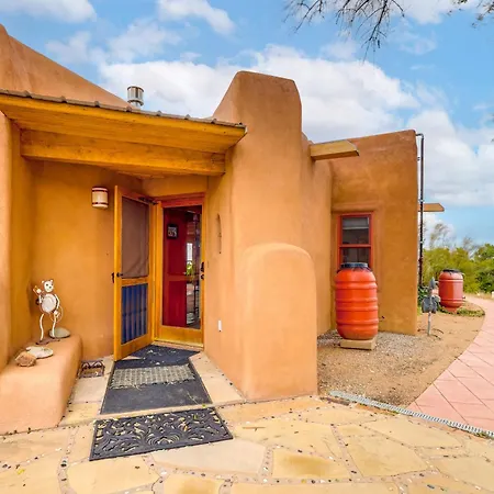 Zuri House Eclectic With Hot Tub
