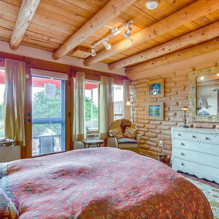 Zuri House Eclectic With Hot Tub Holiday home