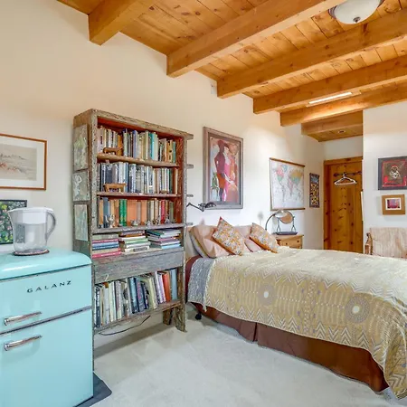 Holiday home Zuri House Eclectic With Hot Tub