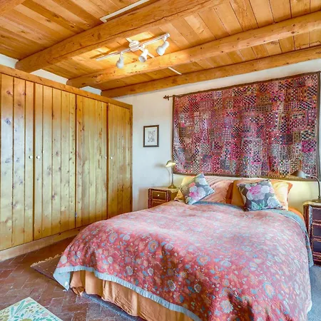 Zuri House Eclectic With Hot Tub Holiday home *
