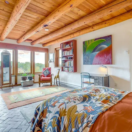Holiday home Zuri House Eclectic With Hot Tub *