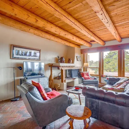Zuri House Eclectic With Hot Tub Holiday home *