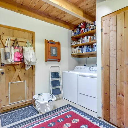 Zuri House Eclectic With Hot Tub