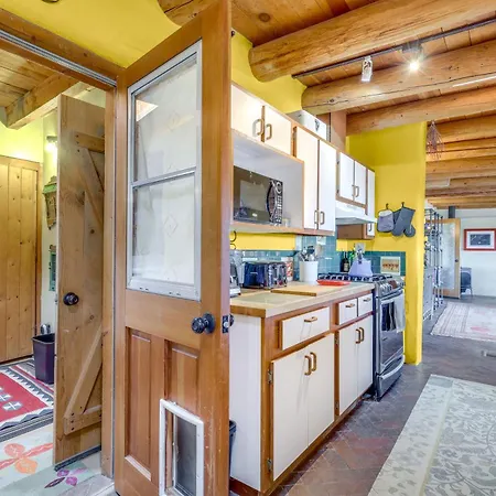 Zuri House Eclectic With Hot Tub Holiday home *
