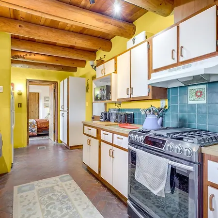Holiday home Zuri House Eclectic With Hot Tub *
