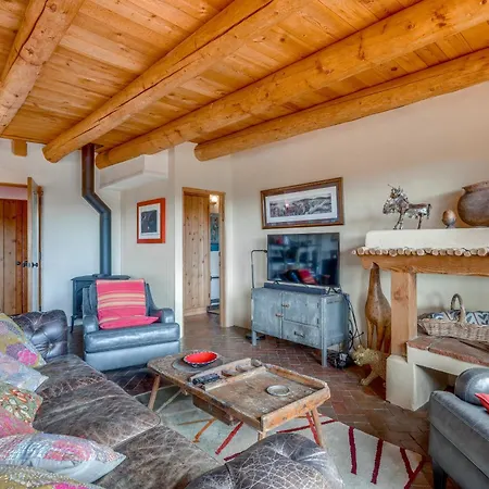Zuri House Eclectic With Hot Tub
